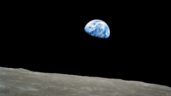 Foto Earthrise tomada durante la misión Apollo 8