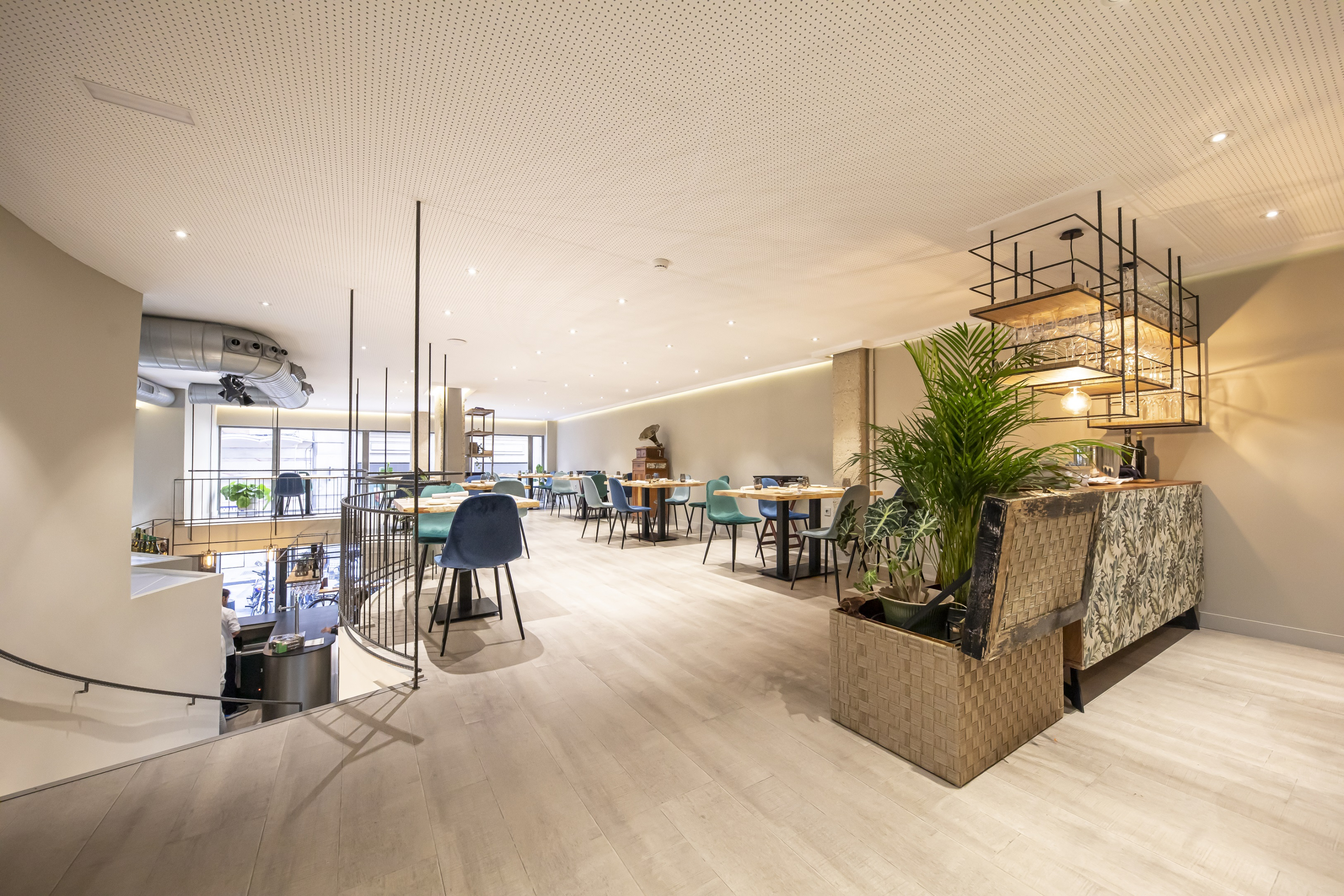 RESTAURANTEALMAMATER-1