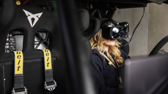 Behind-CUPRAs-Exponential-Experience-driving-an-electric-car-between-the-physical-and-virtual-worlds_01_HQ