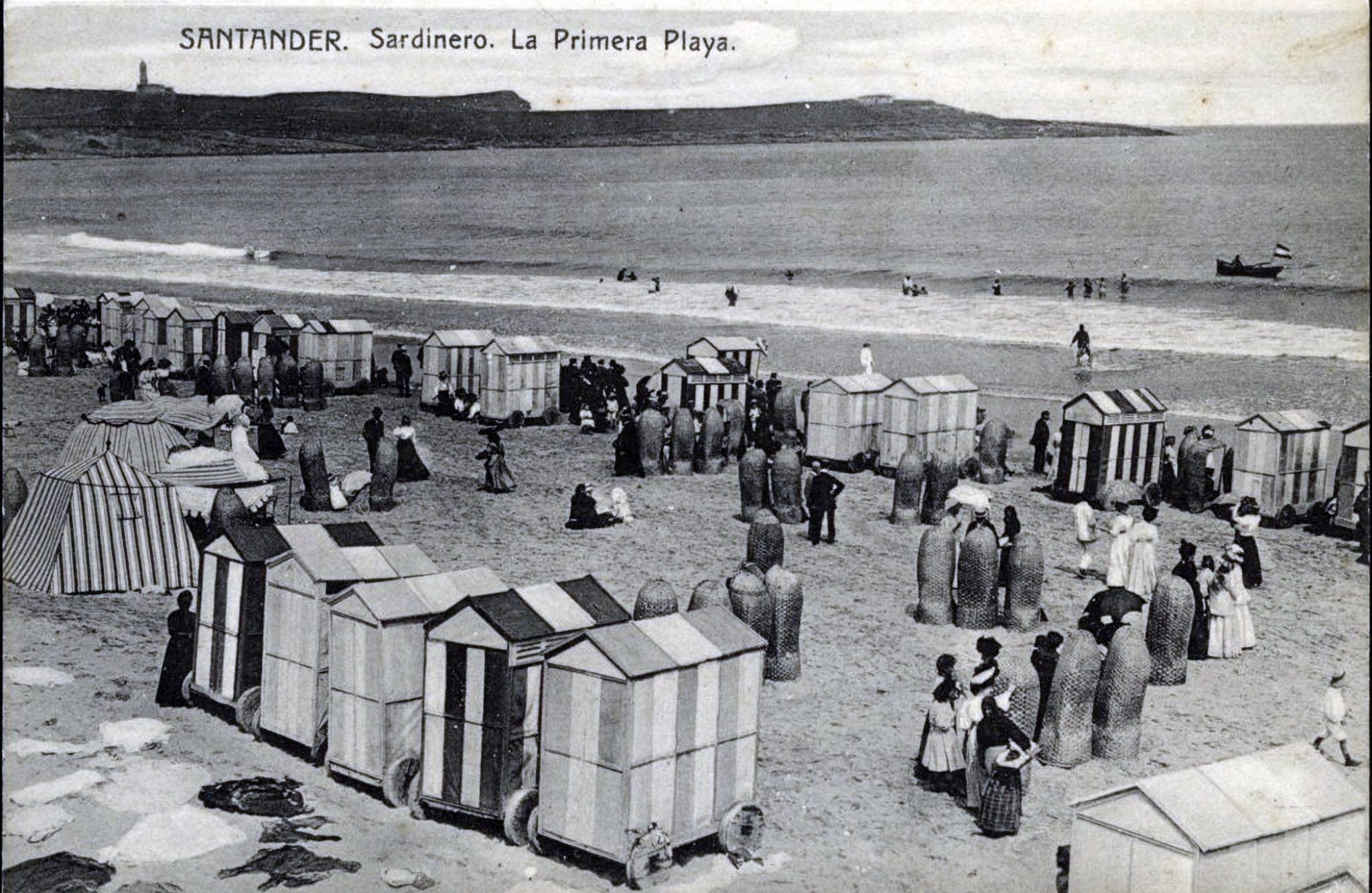 Primeros baños de olas en Santander