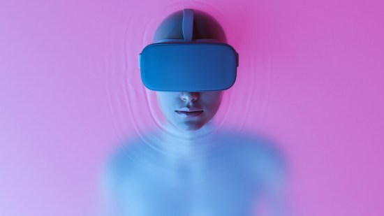 Mujer con gafas realidad virtual