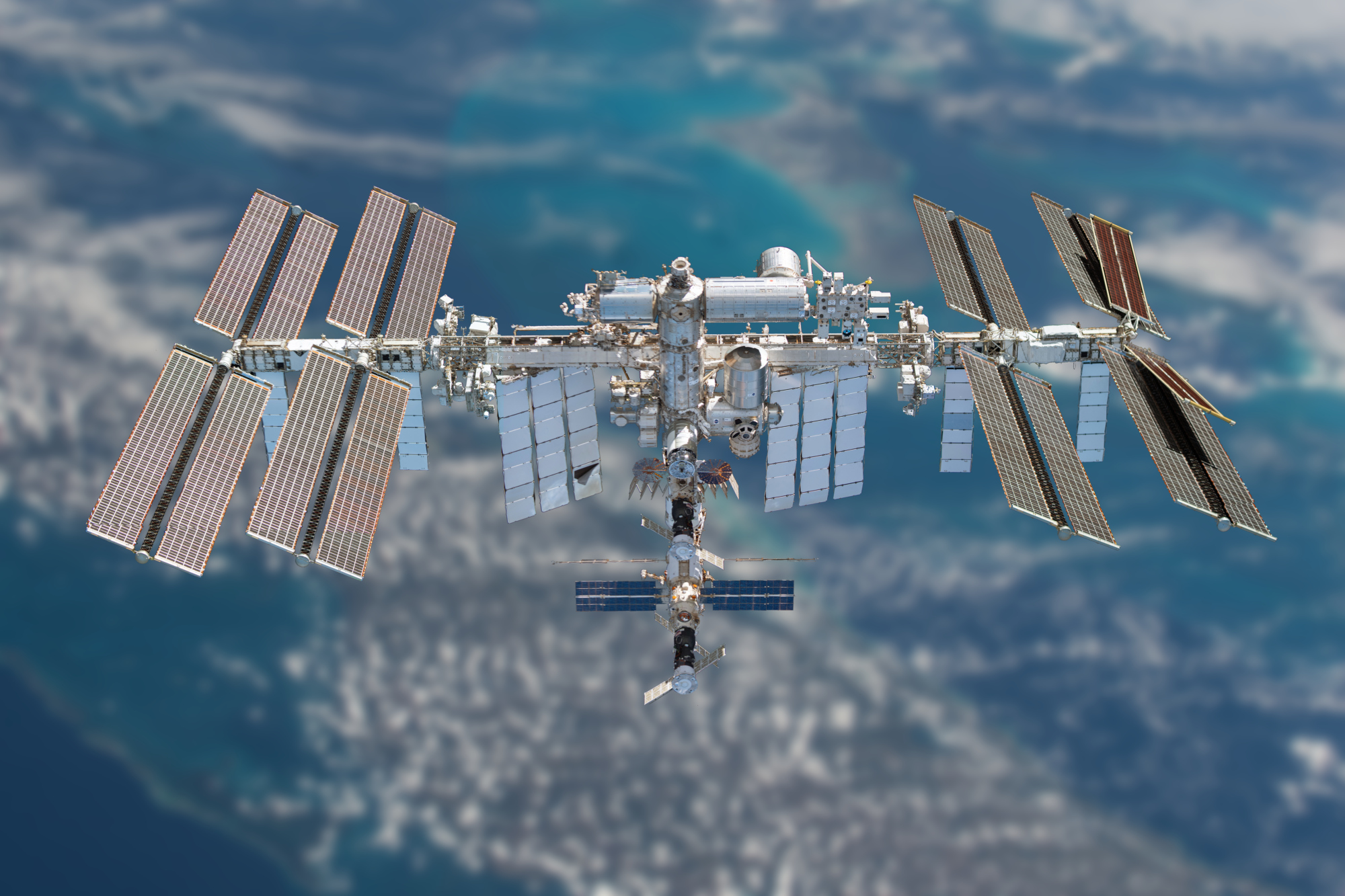 La Estación Espacial Internacional sobrevolando la Tierra