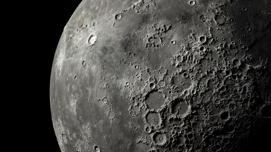 Una fuerza misteriosa podría estar generando agua en la Luna