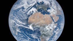 ¿Dónde es más intensa la gravedad en la Tierra? Pista: en la superficie no (Jose Luis Oltra)