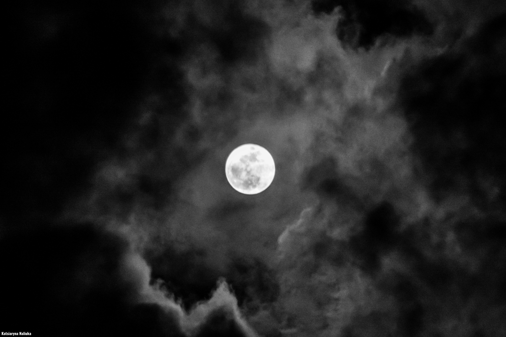 Luna llena Nubes