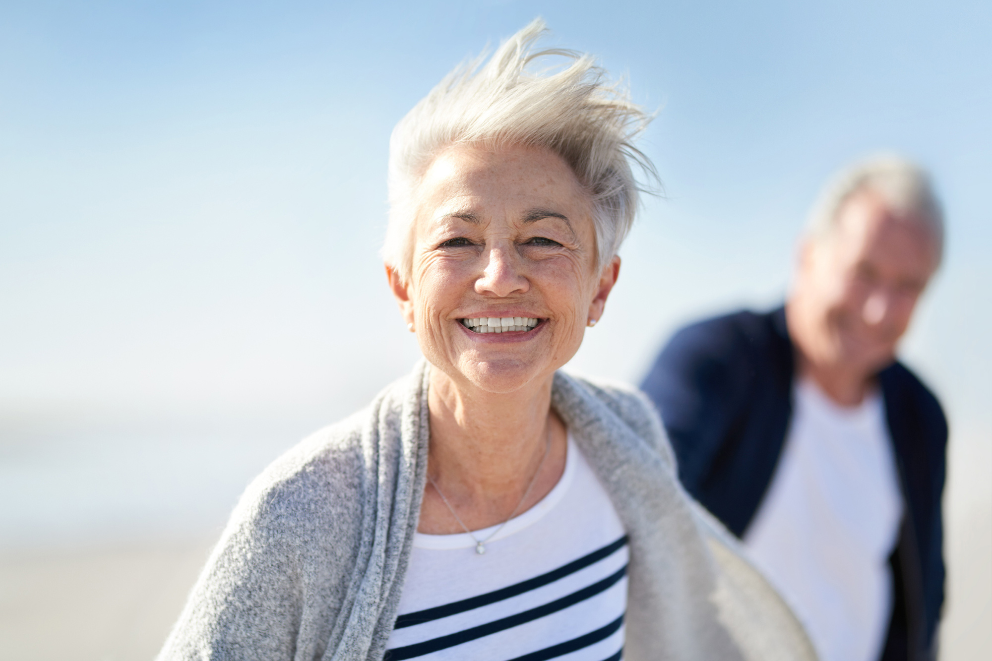 Mujer mayor sonriendo