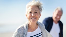 Mujer mayor sonriendo