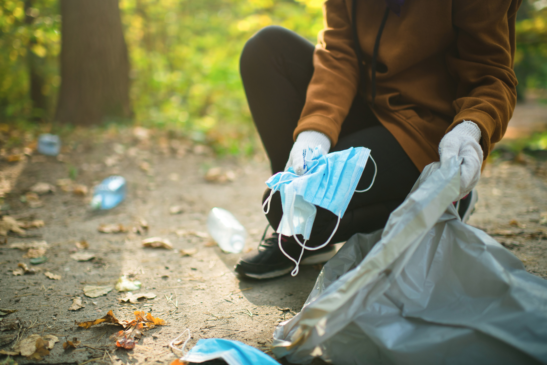 La pandemia ha dejado huella: estos son los impactos ambientales de las mascarillas