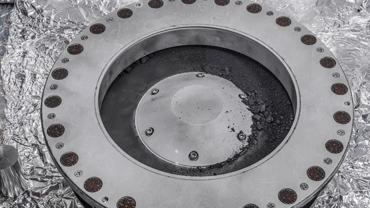 Hallan carbono y agua, los bloques de la vida, en las muestras del asteroide Bennu