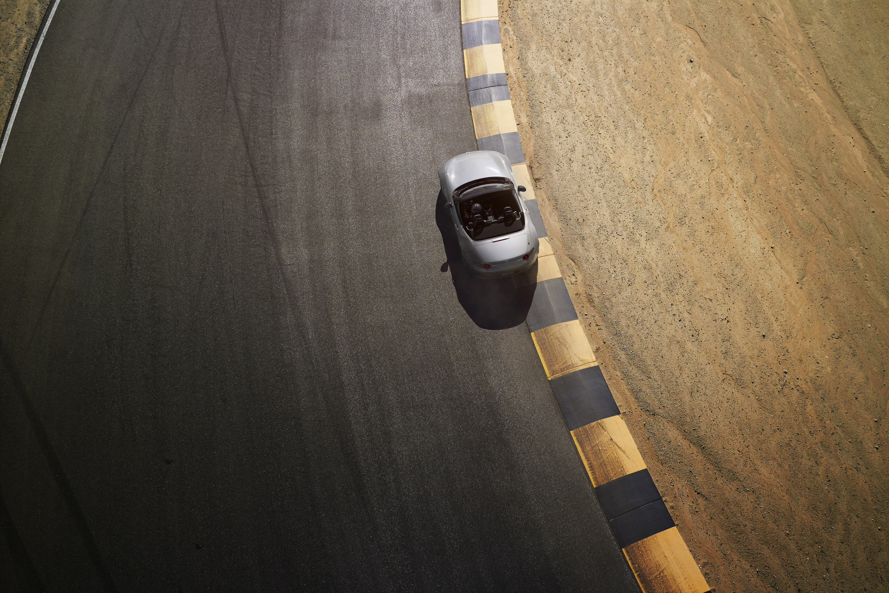 2024_mazda_mx-5_global_act_-2_highres