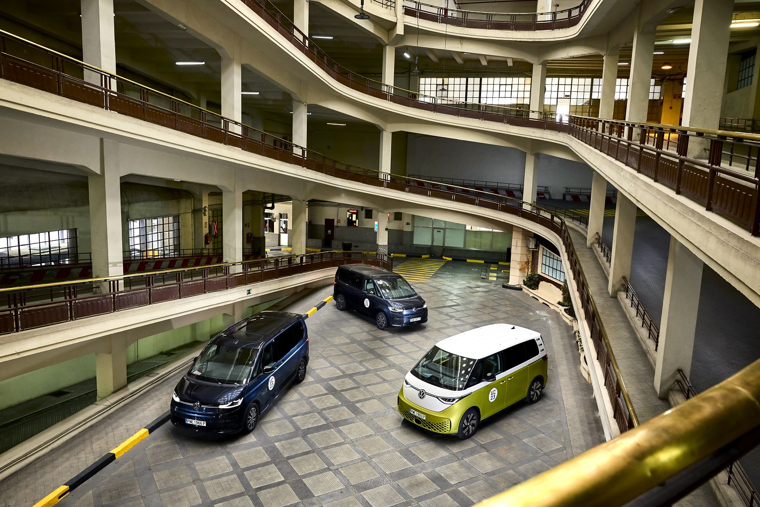 aquí-se-custodian-los-coches-de-la-cumbre-el-“garaje”-con-más-historia-de-españa-2