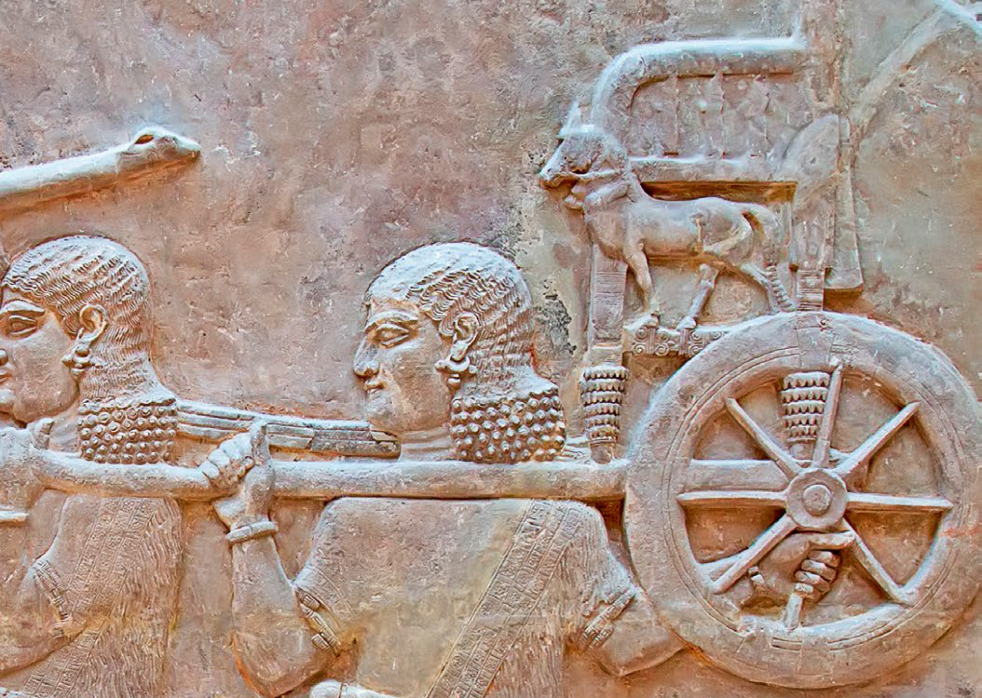 Bajorrelieve sumerio con figuras que acuden en procesión a un ceremonia religiosa