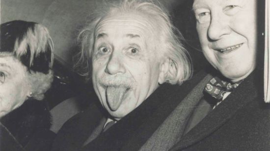Albert Einstein lengua afuera