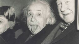 Albert Einstein lengua afuera
