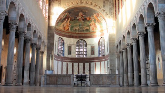 Interior de la basílica de Santa Sabina (Roma)