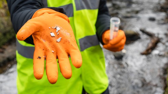 Científicos evalúan la eficiencia de la eliminación de microplásticos en España
