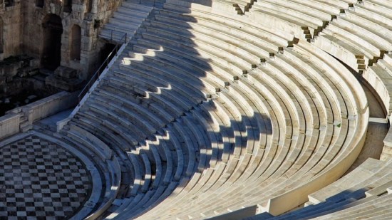 Ruinas del Odeón (auditorio) de Herodes Atticus en la Acrópolis de Atenas