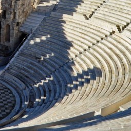 Ruinas del Odeón (auditorio) de Herodes Atticus en la Acrópolis de Atenas