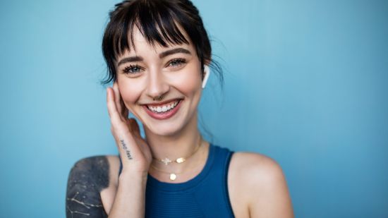 Estos auriculares traducen conversaciones en tiempo real