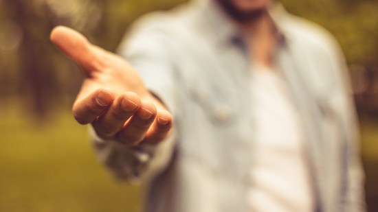 ¿Eres altruista por naturaleza o forzado por las circunstancias?