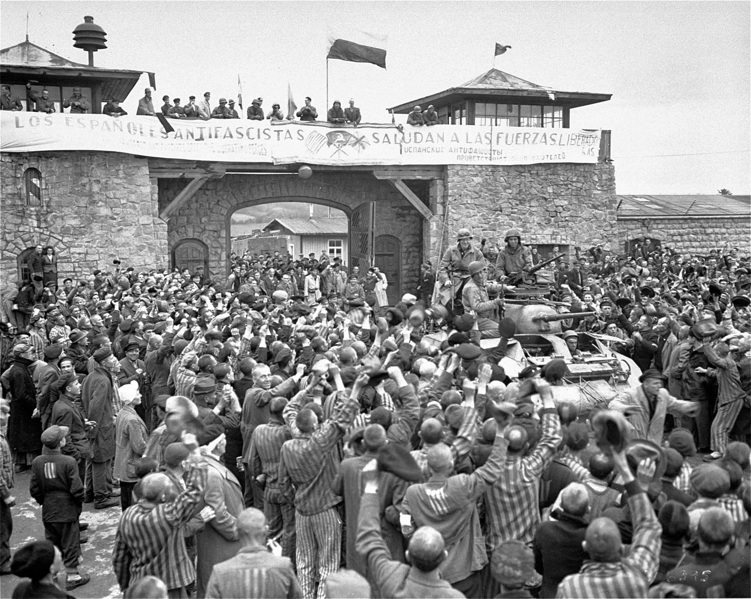 El día de la liberación de Mauthausen con una pancarta en español