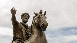 Estatua del emperador romano Marco Aurelio en Roma