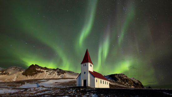 Aurora boreal sobre Islandia