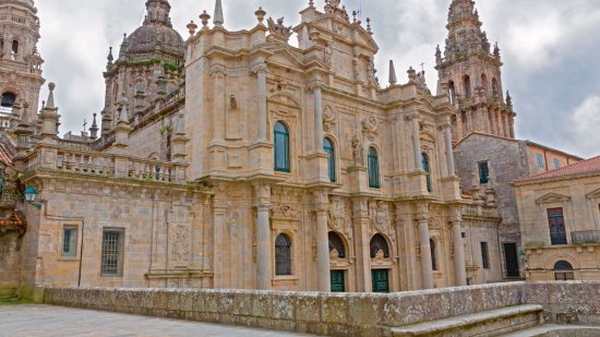 Descifrando el programa iconográfico de la portadas de la catedral románica de Santiago