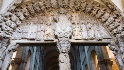 Los colores y sonidos del Pórtico de la Gloria, obra cumbre del Maestro Mateo