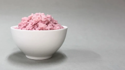 Esta podría ser la comida del futuro: un arroz híbrido con carne creado en laboratorio