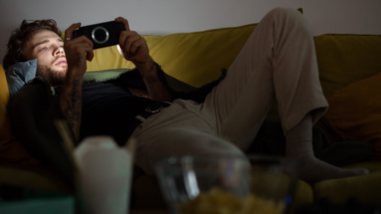 Consola retro que nos recuerda a la PSP