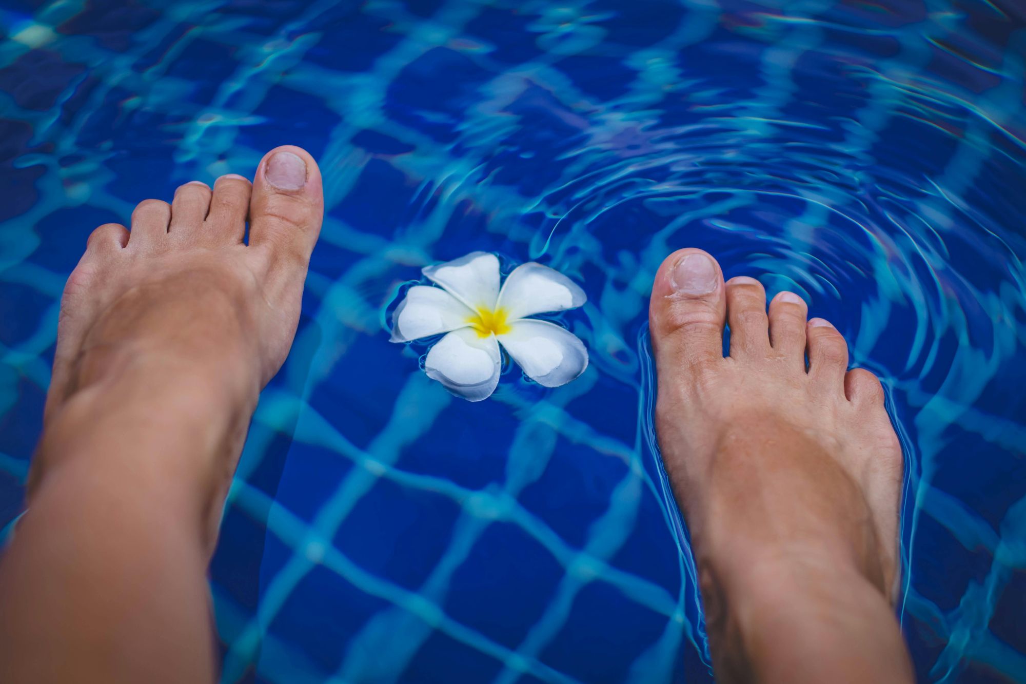 pies-descalzos-piscina