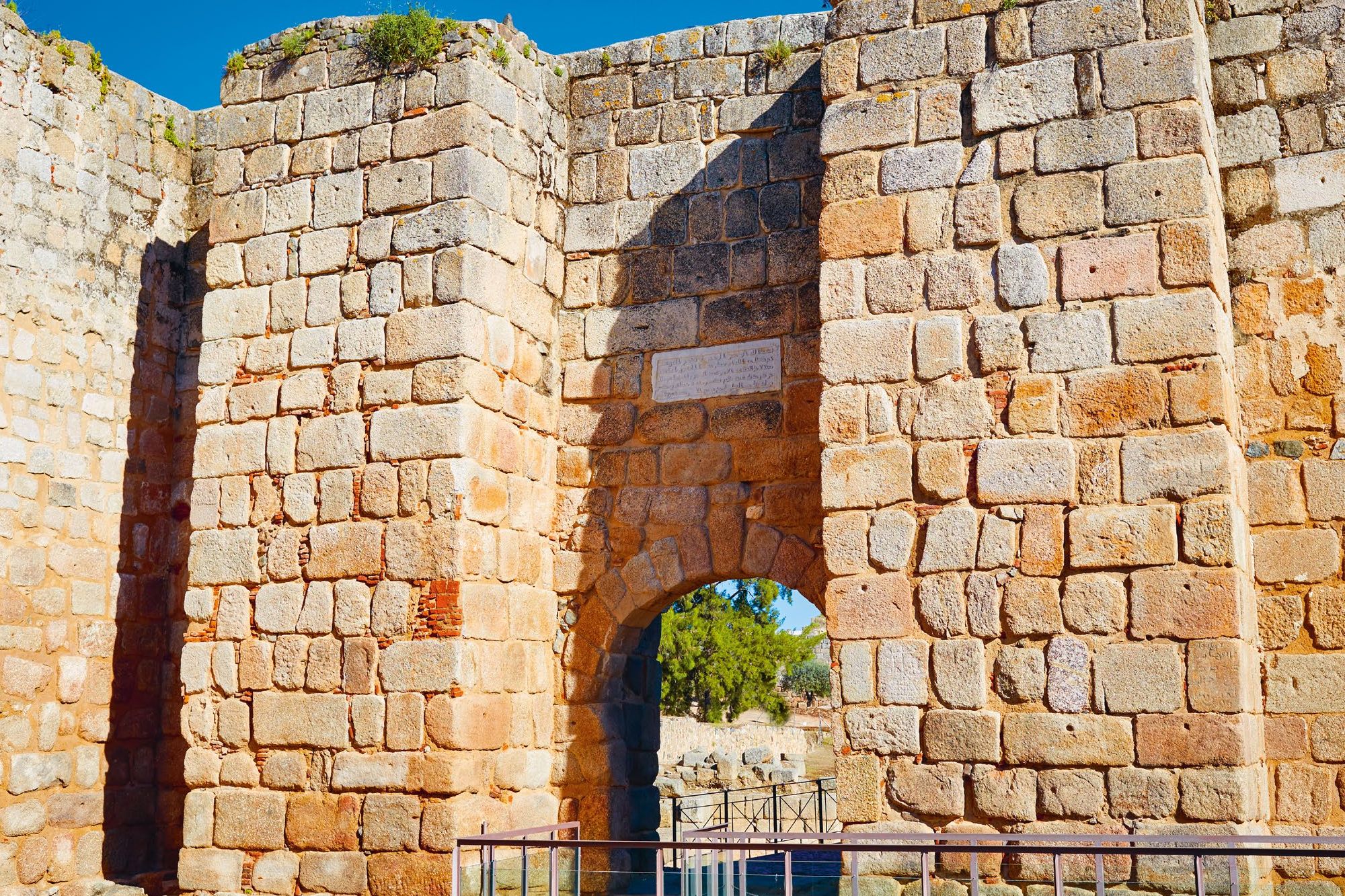 puerta-alcazaba-merida
