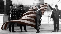 'Remember Pearl Harbor', la reacción inmediata de EE.UU. al ataque japonés