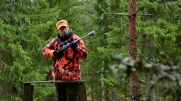 Cazador aguardando su presa