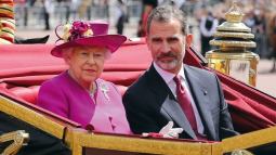 Isabel II y España, de las broncas con Franco al acercamiento con los Borbones