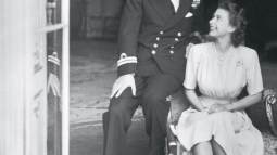 Isabel II, un reinado entre bodas reales y escándalos mundanos