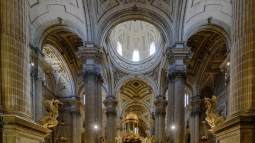 interior-catedral-jaen