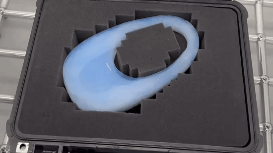 El diseñador francés Coperni utiliza el aerogel de sílice de la NASA para crear una bolsa hecha con un 99% de AIRE