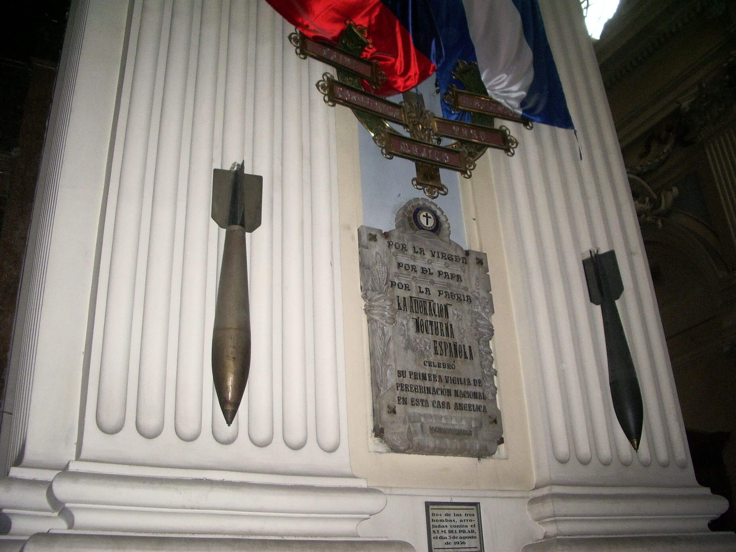 Bombas expuestas en la Basílica del Pilar
