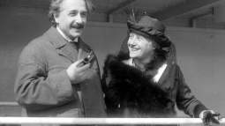 Einstein con su esposa Elsa