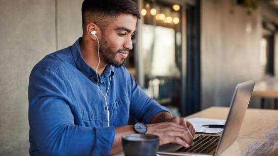 Cómo transformar un audio en texto de forma gratuita usando la inteligencia artificial