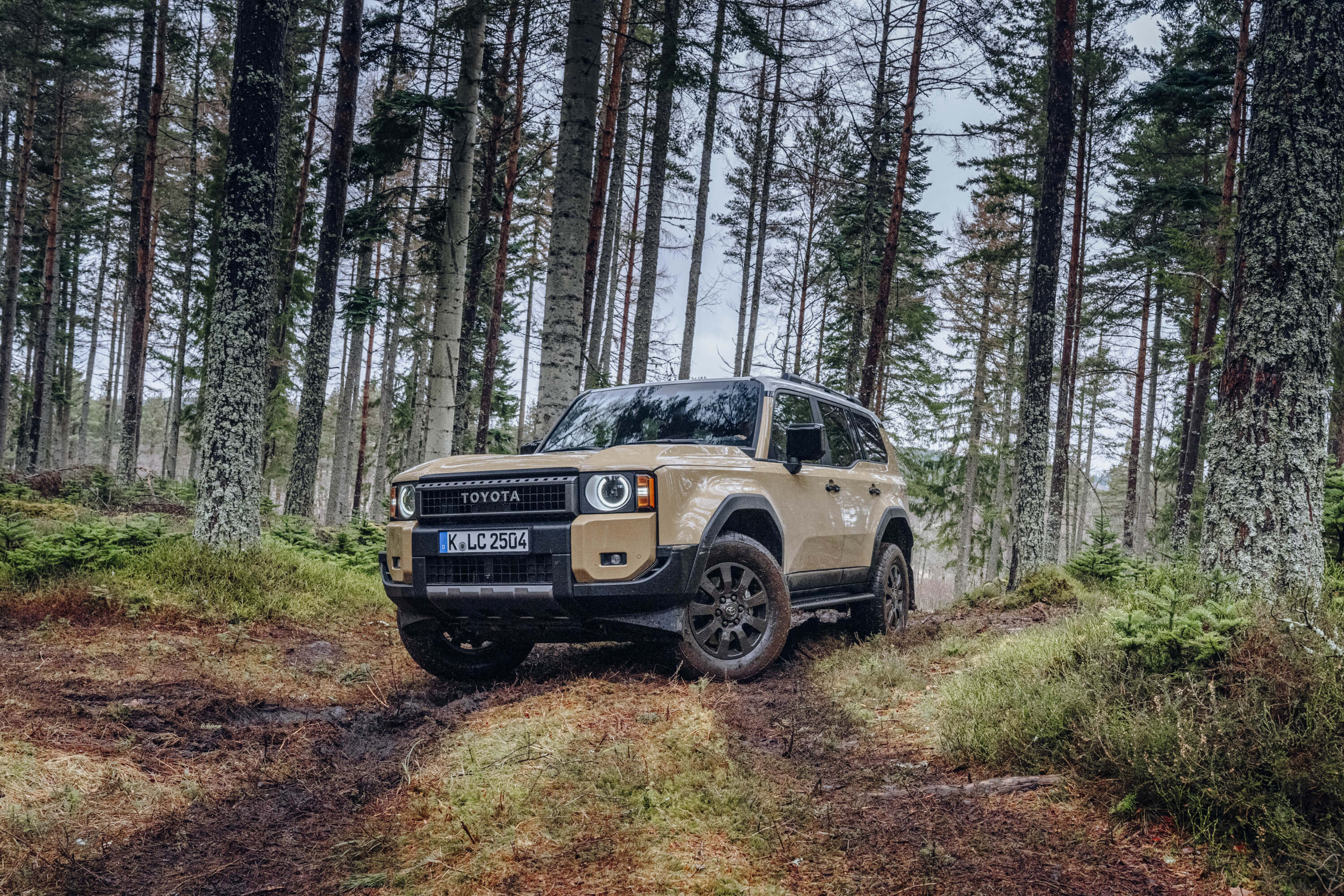 2024-landcruiser-mte-4x4-015