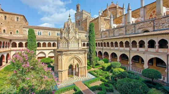 patio-claustro-guadalupe-caceres