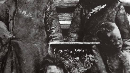 Venta de carne humana en un mercado durante el asedio de Leningrado