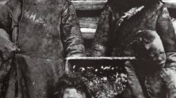 Venta de carne humana en un mercado durante el asedio de Leningrado