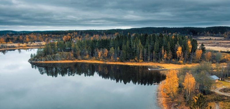 Vista desde la cima de la montaña Snake en el lago Ládoga