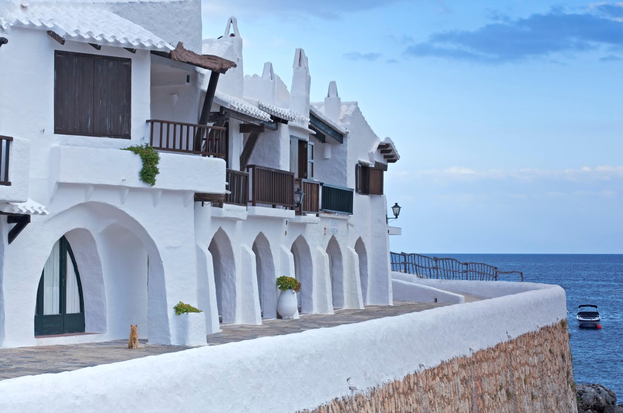 El pueblo español que te hará creer que estás en Grecia