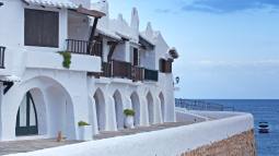 El pueblo español que te hará creer que estás en Grecia