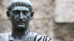 Estatua de emperador romano